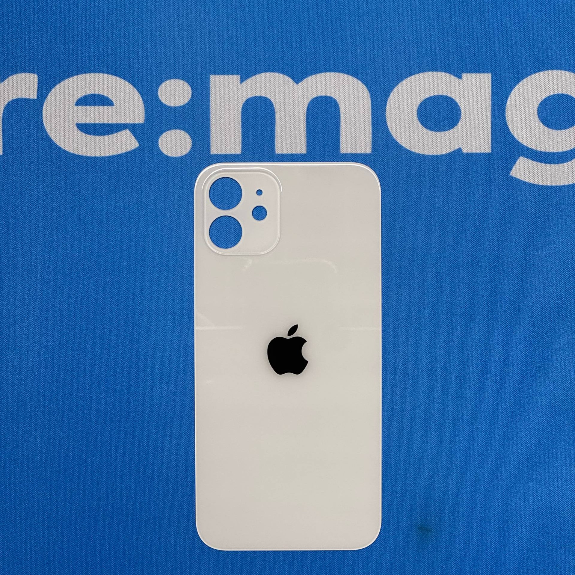 Заднее стекло iPhone 12 Белое (широкий вырез)
