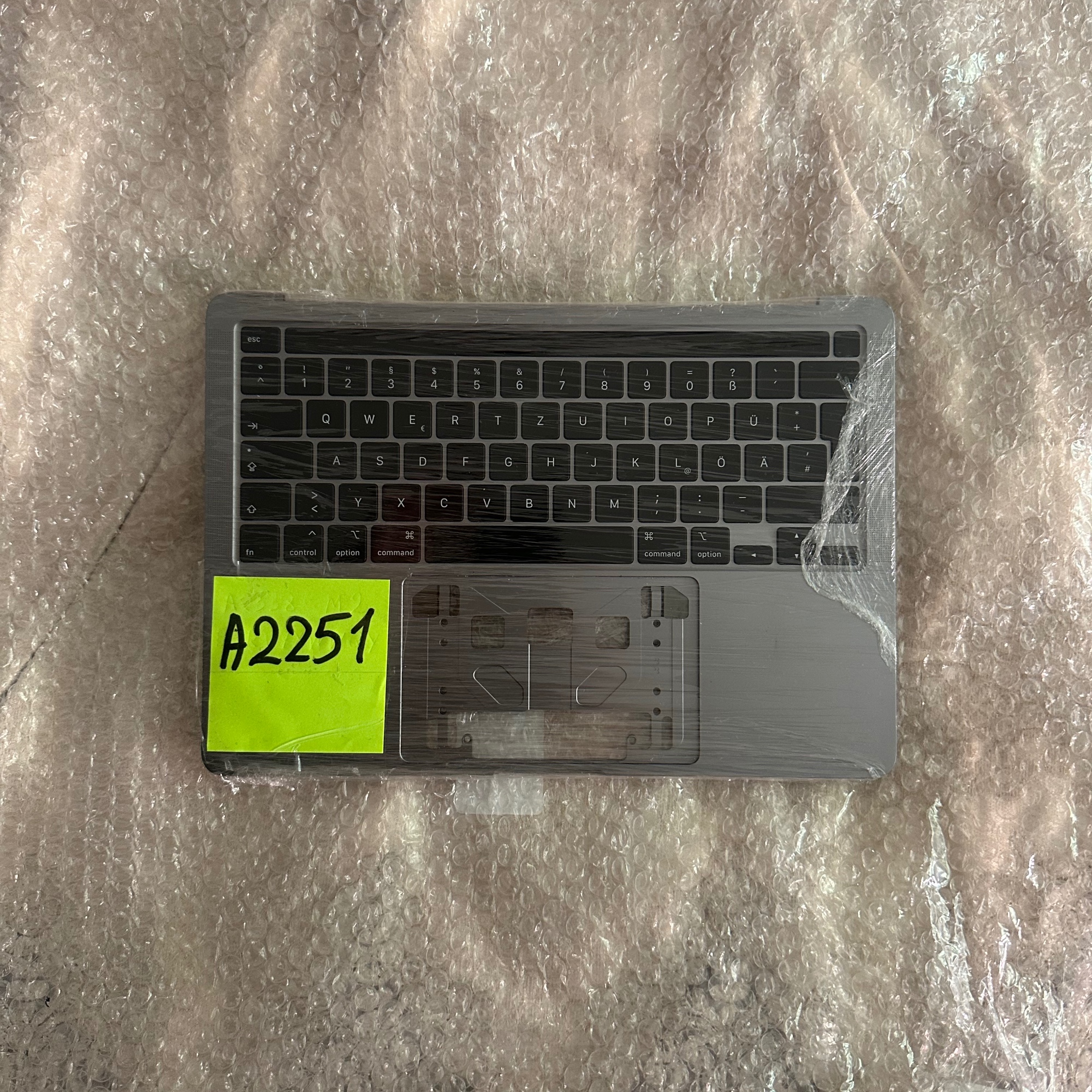 Топкейс с клавиатурой для MacBook Pro 13 A2251 Mid 2020 Space Grey
