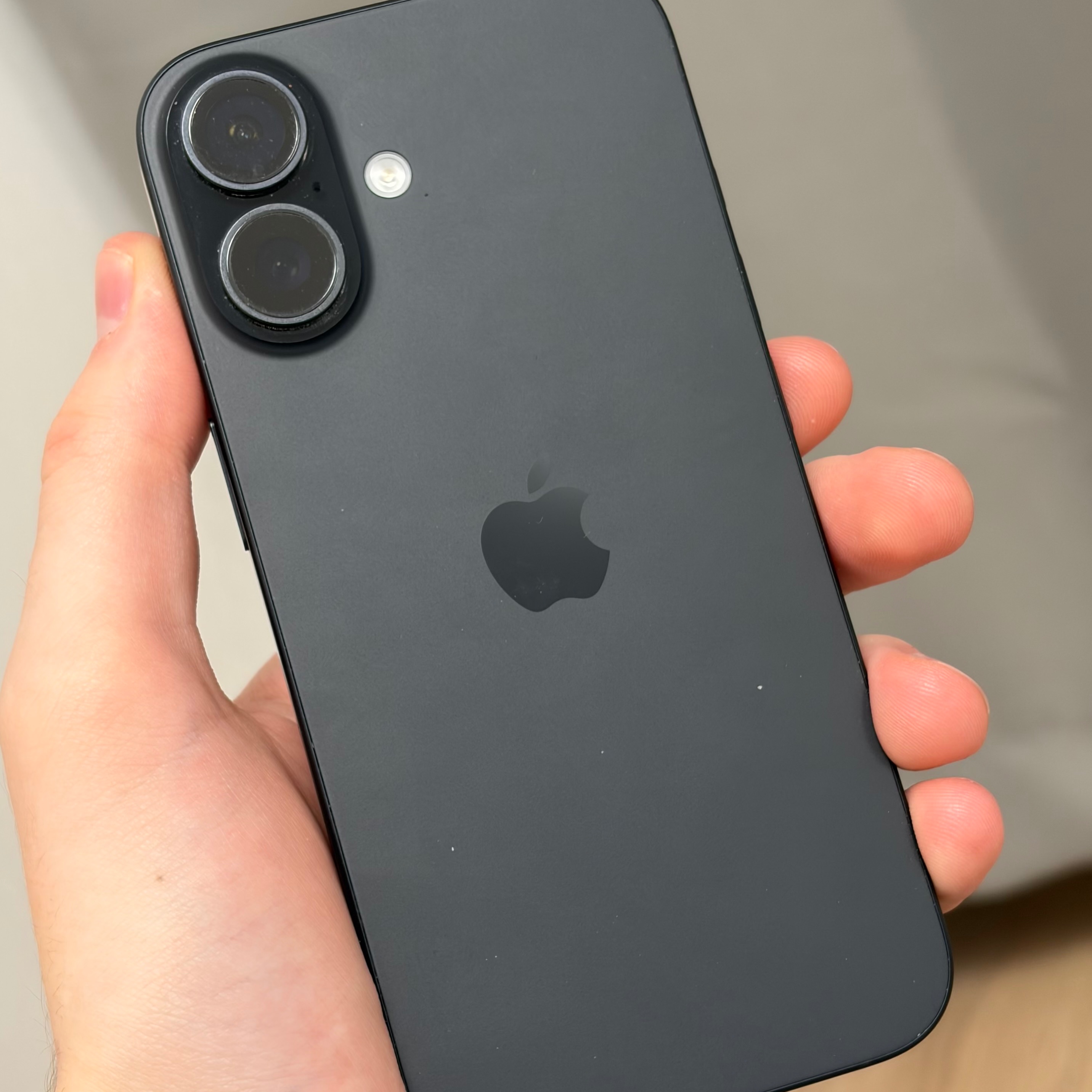 Задняя крышка стекло iPhone 16 снятый black