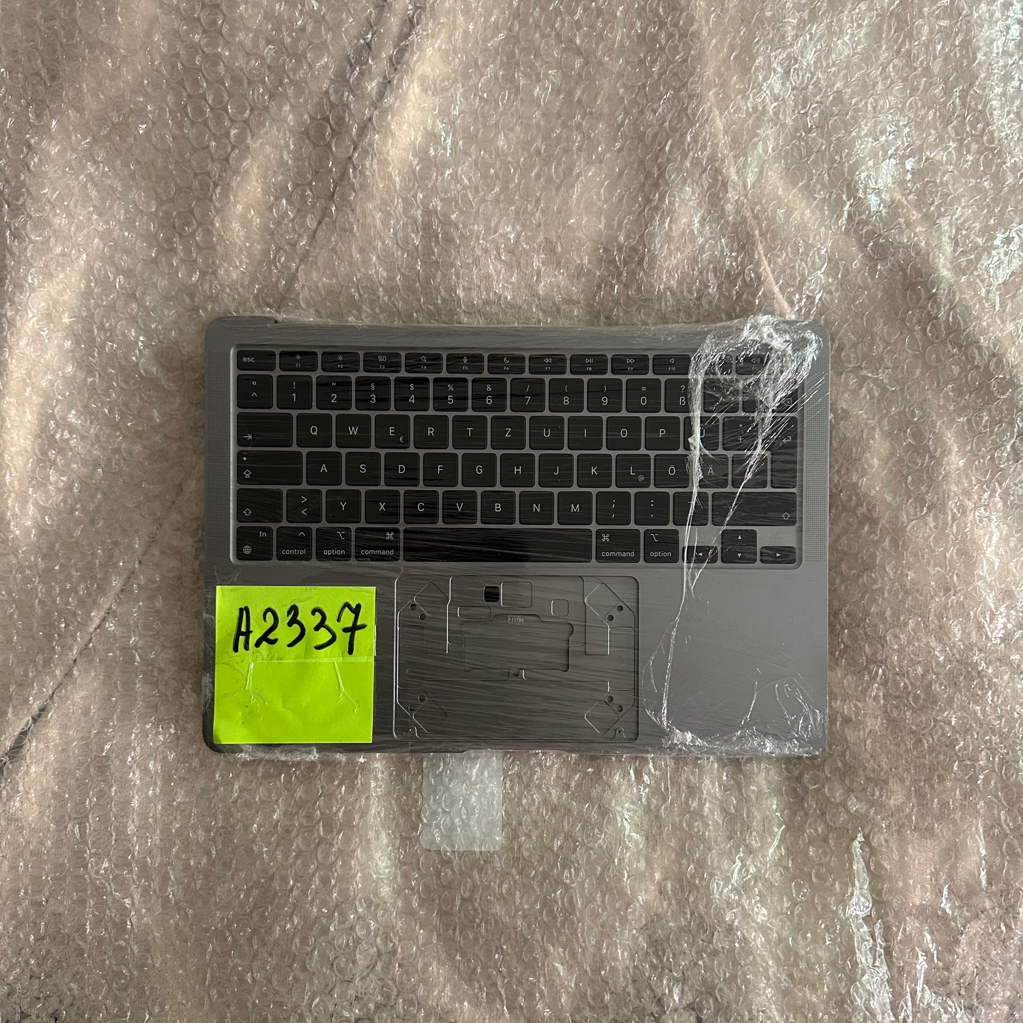 Топкейс с клавиатурой для MacBook Air Retina 13" A2337 [M1] Space Gray