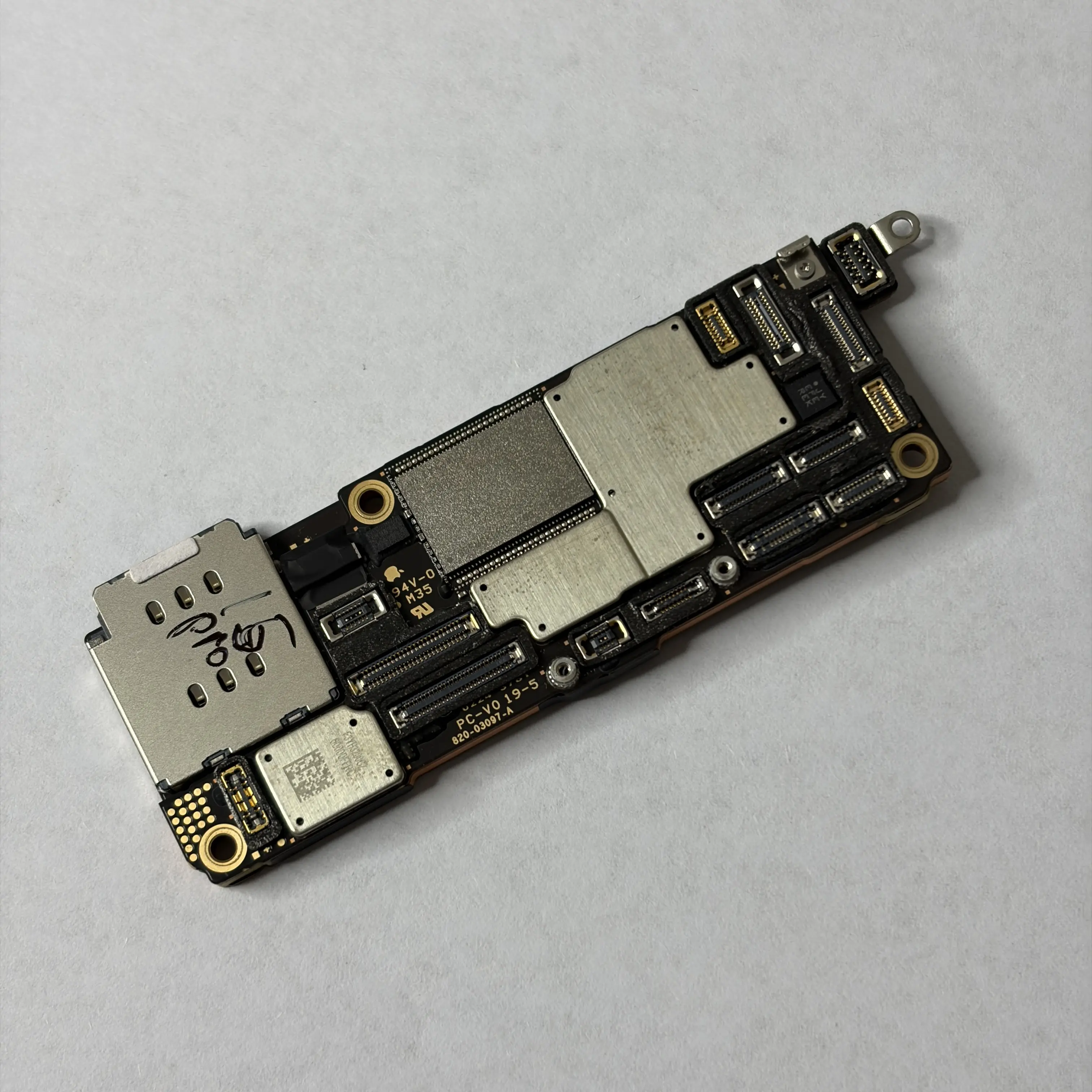 Материнская плата iPhone 15 pro (iCloud)