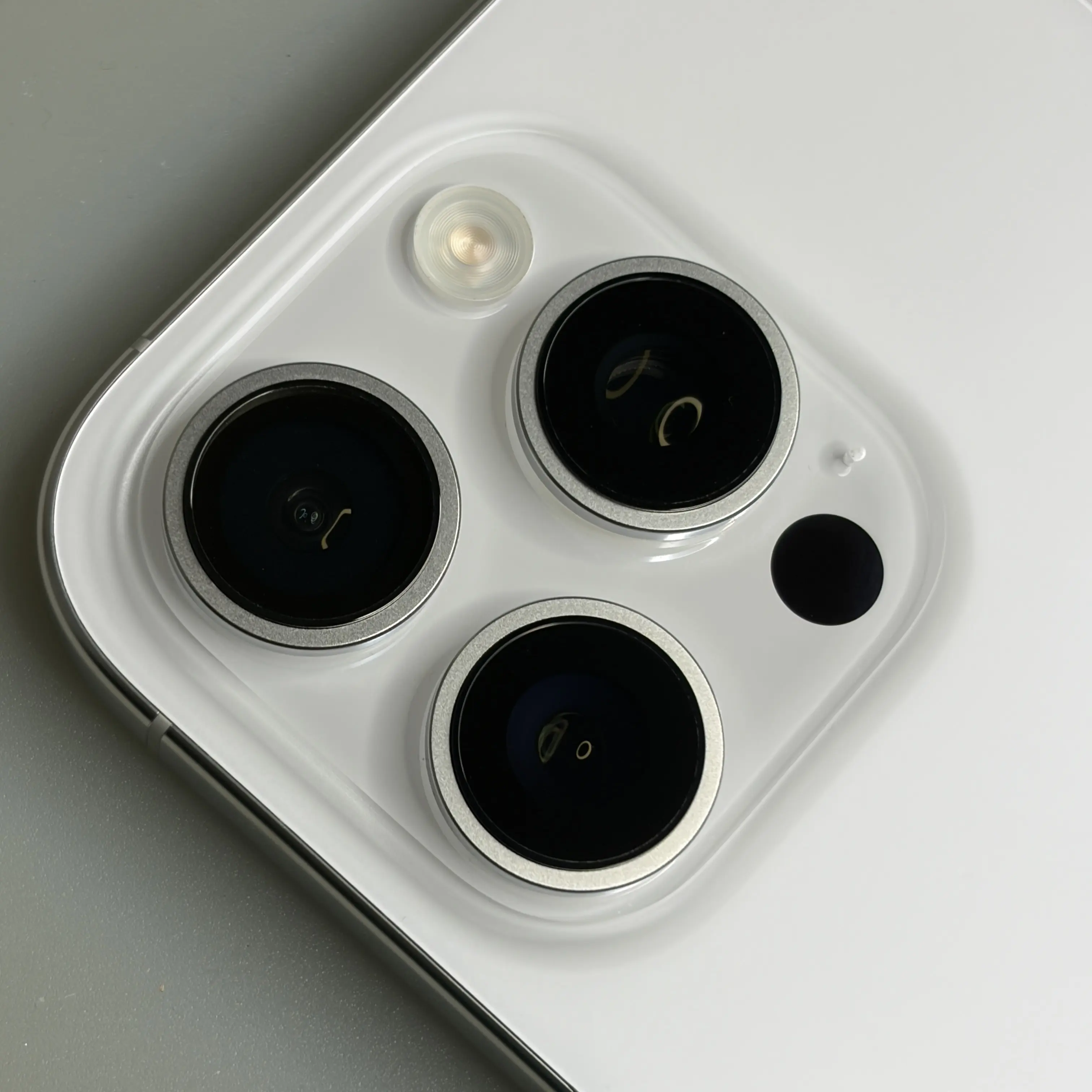 Снятая с разбора камера iPhone 16 pro