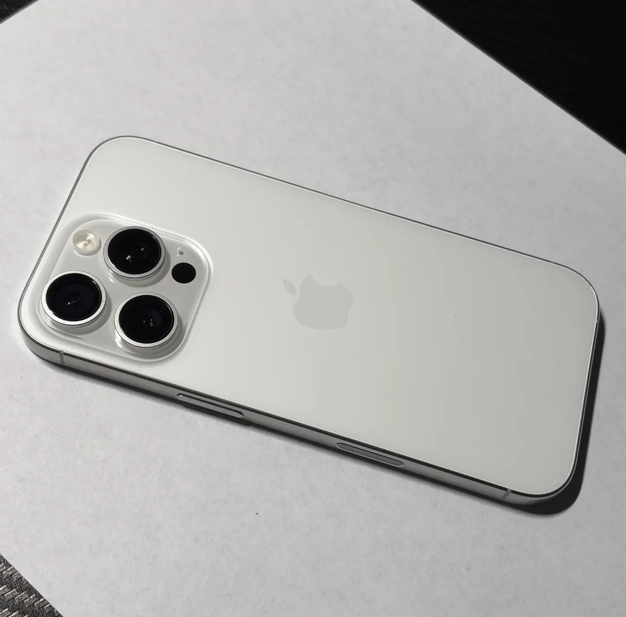 Целиком без дисплея и платы iPhone 16 pro