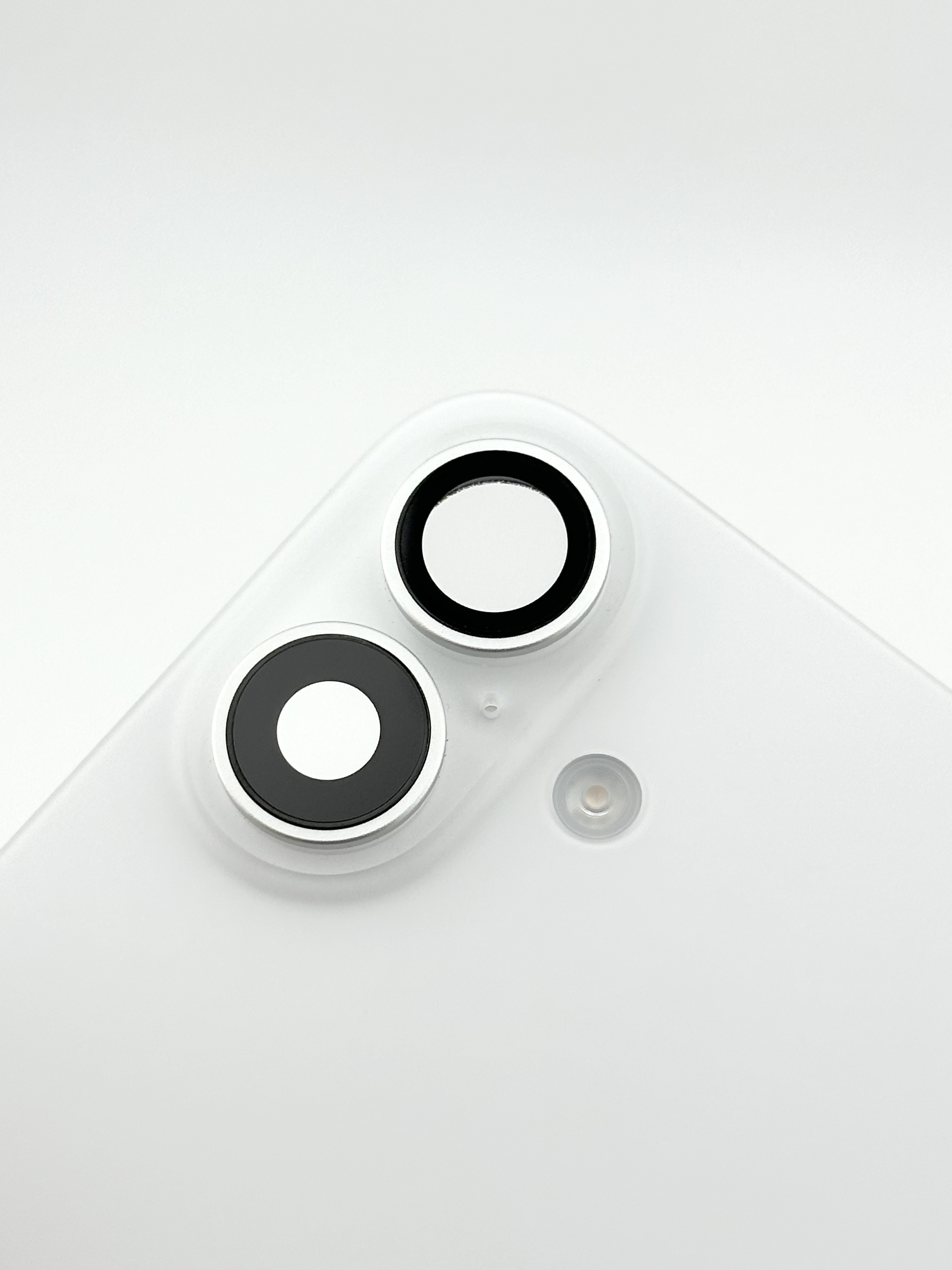 Оригинальная задняя крышка для iPhone 16  (Белая) - Снятая с устройства