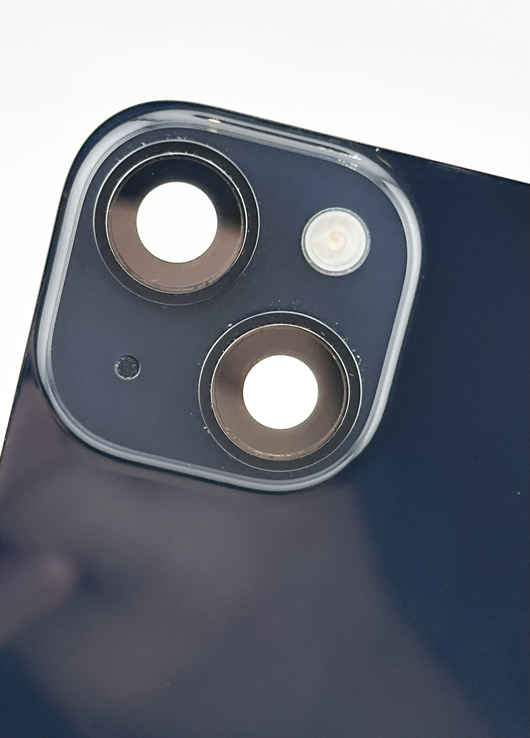 Оригинальная задняя крышка для iPhone 14 (Черная) - Снятая с устройства