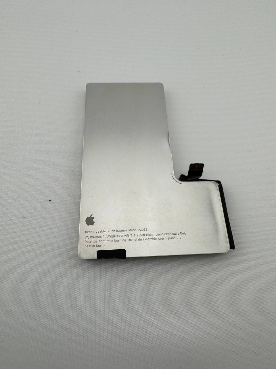 Аккумулятор iPhone 16 Pro (Разбор)