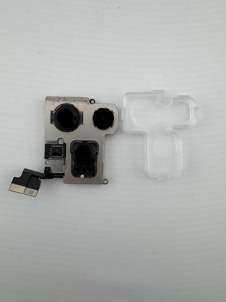 Камера основная iPhone 16 Pro (Clean)